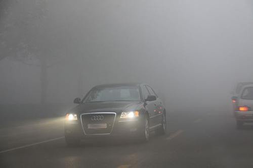 霧天注意正確使用車燈 氙燈穿透力不如霧燈