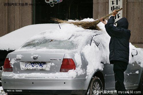 冬季養護誤區和對策 雨雪天晚上拉緊手剎