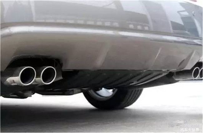 汽車排氣管為什麼會長在屁股上？