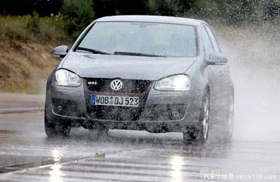 車主必看：雨天安全駕駛技巧分享