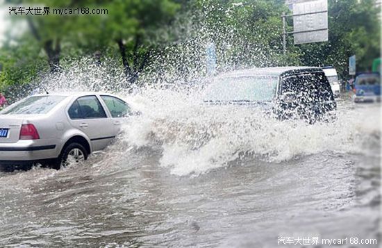 掌握暴雨行車三技巧 安全行車有保障