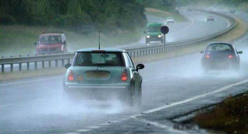 車主注意:面對台風天如何安全行駛車輛