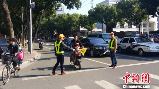 寧波建服刑矯正機制 酒駕者上街參與交通志願服務