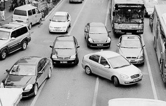 你知道超車常見錯誤嗎 謹防停駛車輛啟動