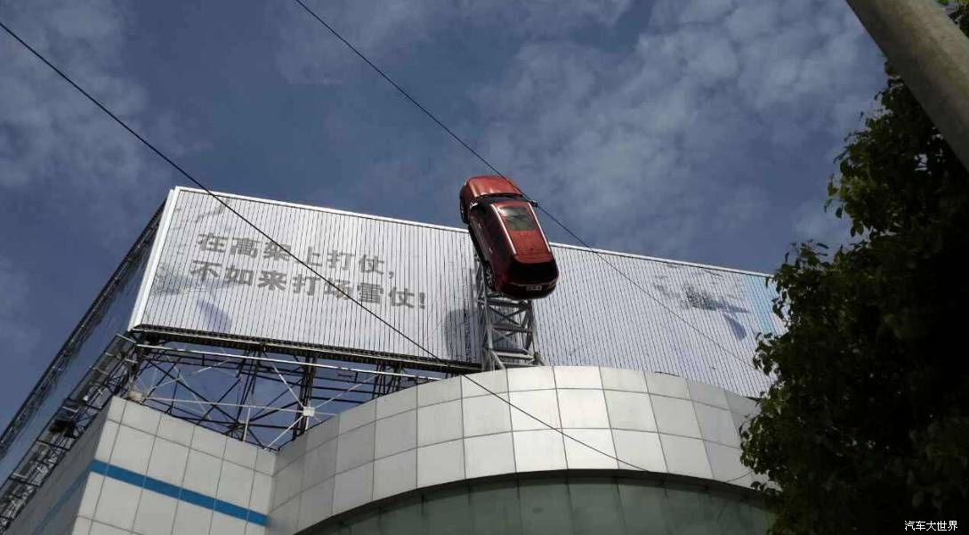 上海驚現爬牆高手 汽車也能這麼牛