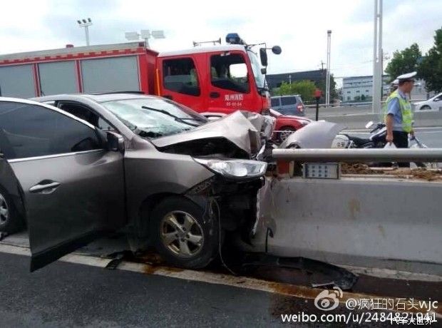 血的教訓 鄭州一SUV撞車致雙胞胎死亡