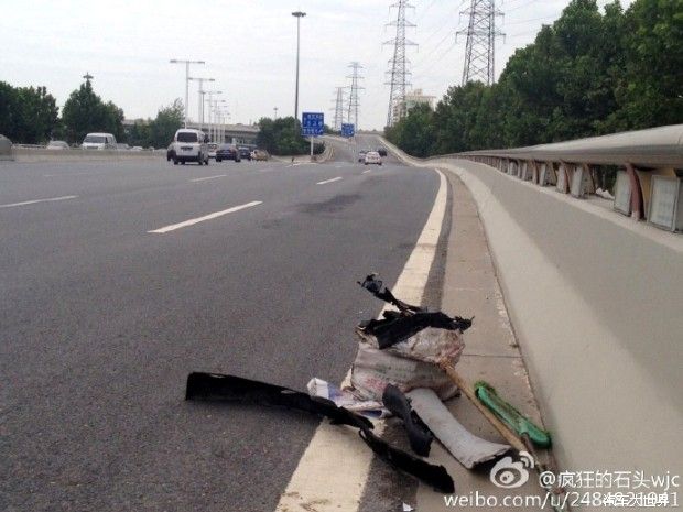 血的教訓 鄭州一SUV撞車致雙胞胎死亡