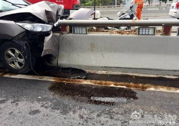 血的教訓 鄭州一SUV撞車致雙胞胎死亡