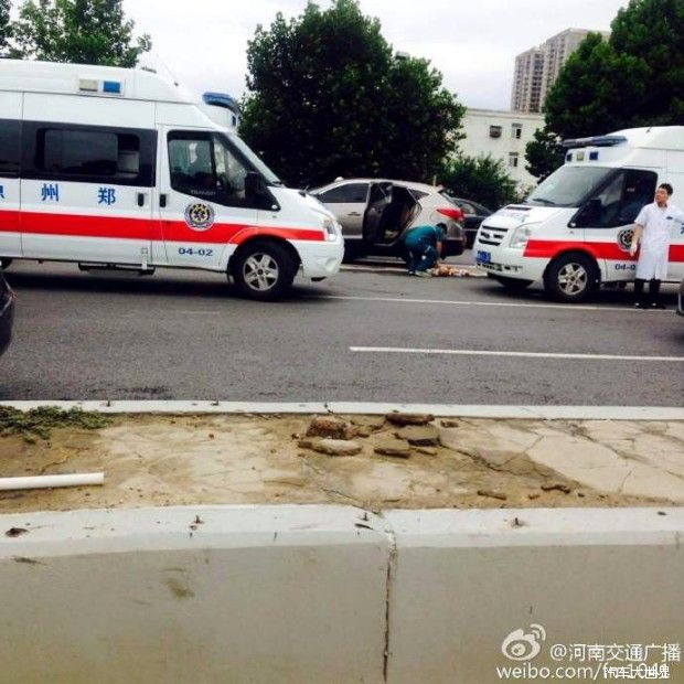 血的教訓 鄭州一SUV撞車致雙胞胎死亡