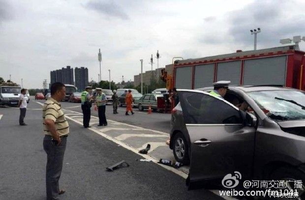 血的教訓 鄭州一SUV撞車致雙胞胎死亡