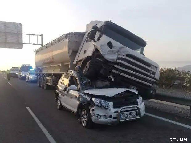 全球豪車帶你領略他“痛苦”的一面