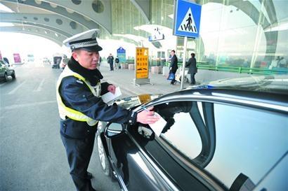 剛一停車交警就來 禁止長時間停車到底多久