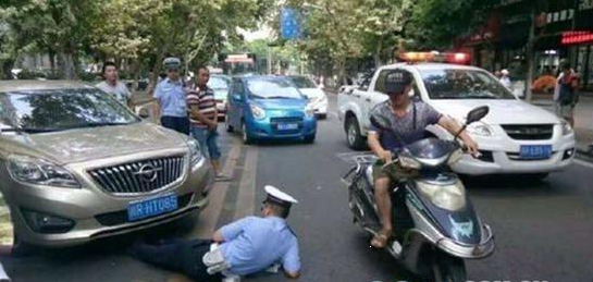 男子幫朋友處理交通事故 一怒開車撞傷協警