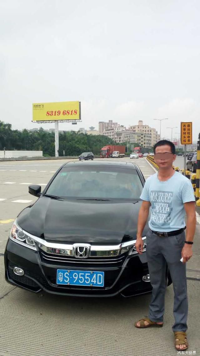 東莞車在深圳高速逆行被查，司機塞錢給交警求放行！