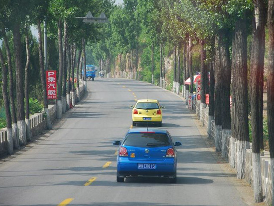 與其說開車不如說跟車 老司機曬實用跟車技