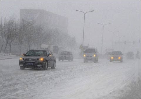 冷空氣頻繁雨雪連連 安全行車六寶典