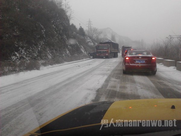 雪地結冰如何安全行駛汽車