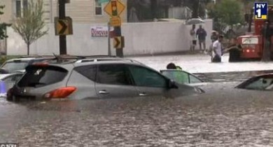 汽車遇險：雷暴、大雨等惡劣天氣